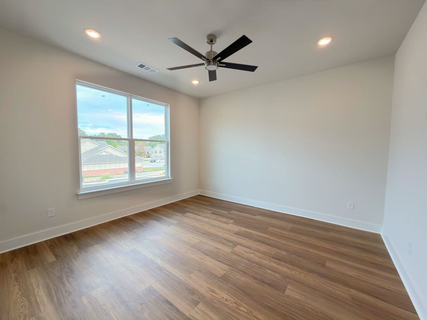 Rogers Townhome: 3606 W Persimmon St