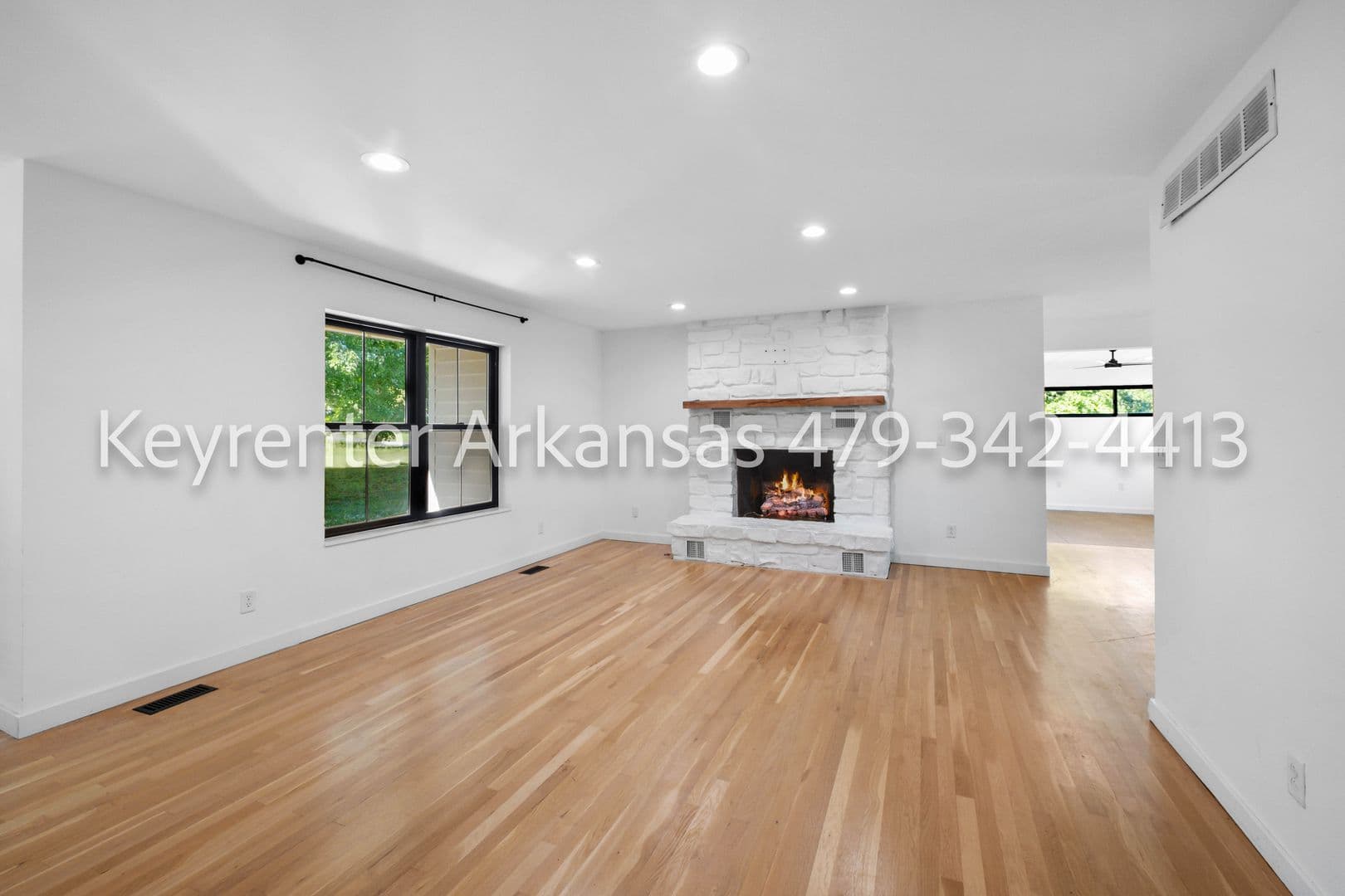 Fayetteville House: 4480 E Trough Spring Rd