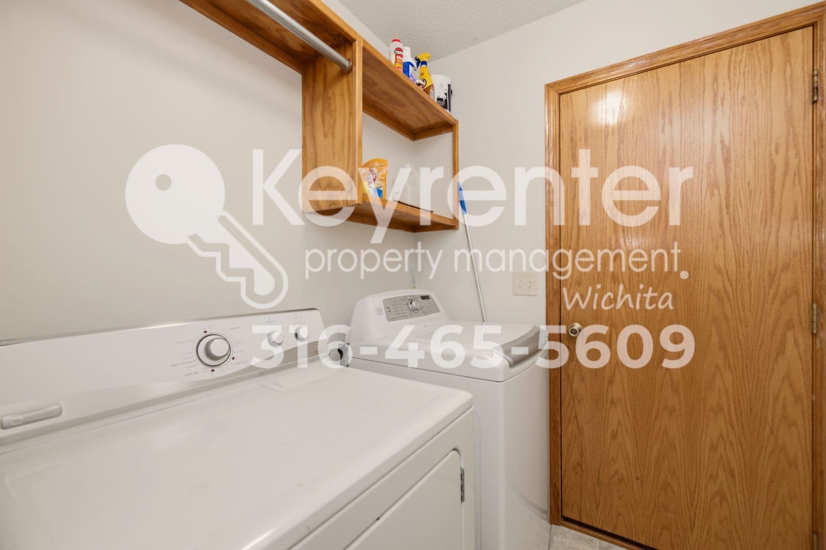 Mulvane House: 1823 N Country Walk Ln