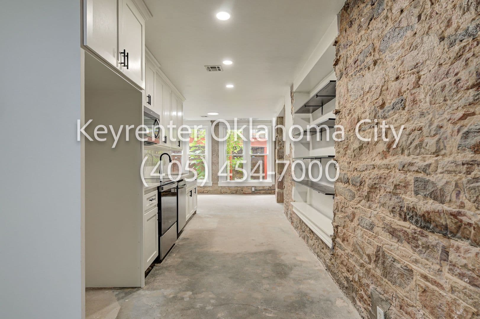 Guthrie Apartment: 116 S 2nd St