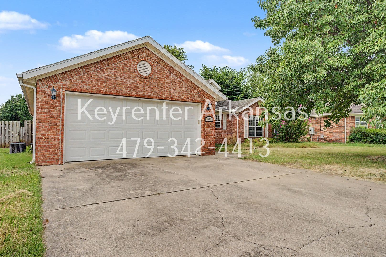 Bentonville House: 3801 SW Carriageway
