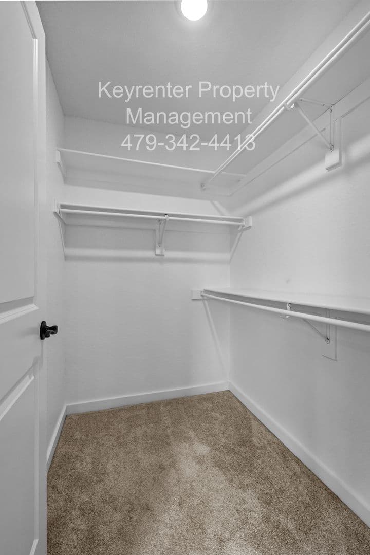 Fayetteville House: 4532 W Newton Ave