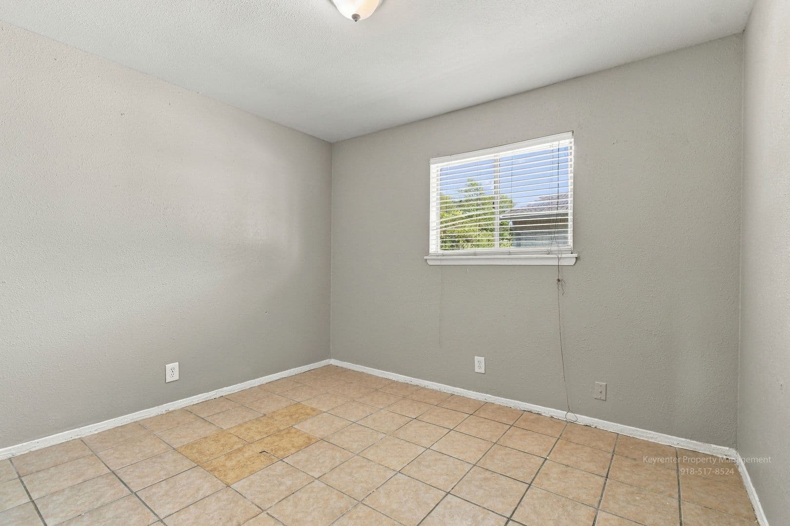 Tulsa House: 1072B N Irvington Ave