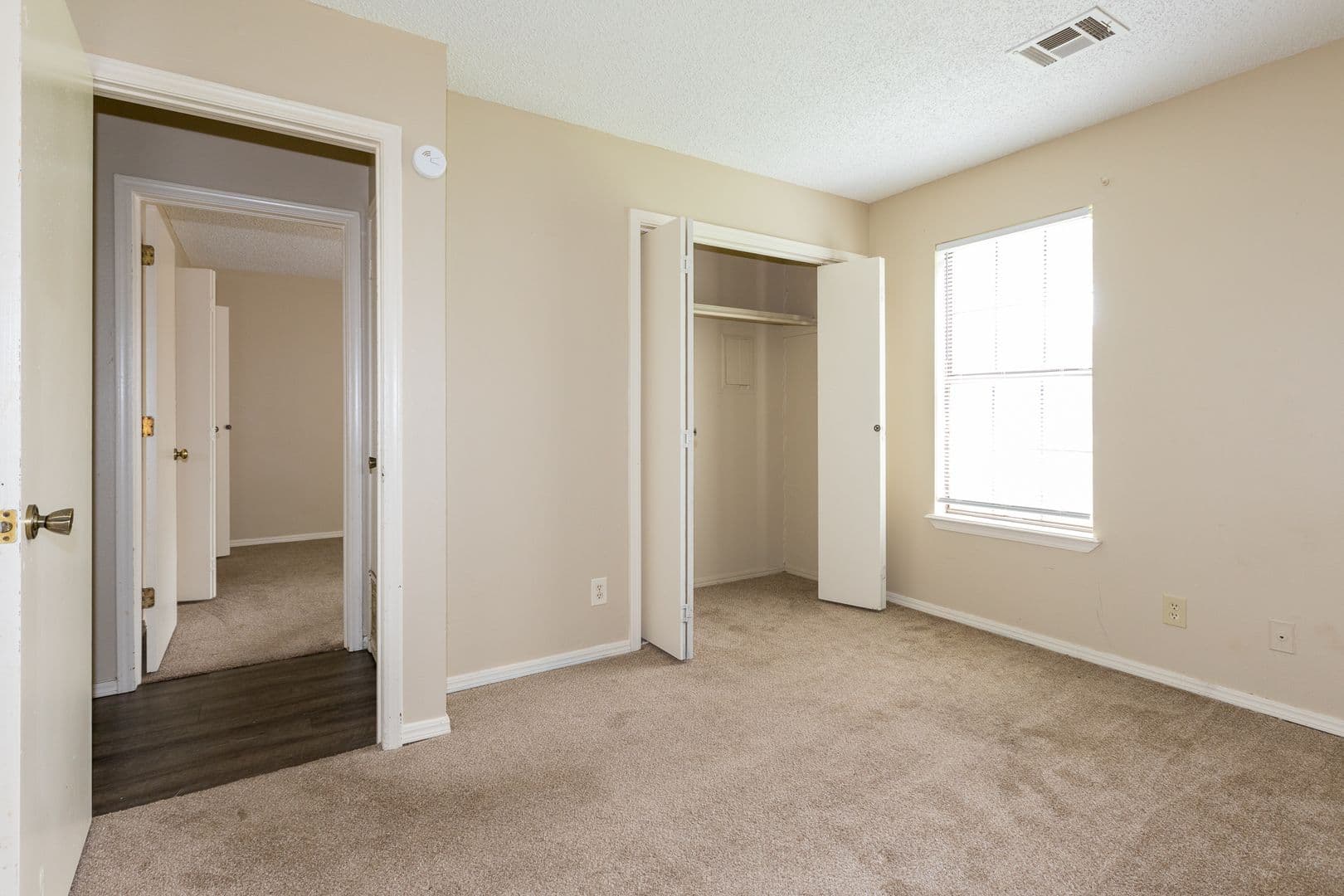 Claremore Apartment: 1421 W Lillian St
