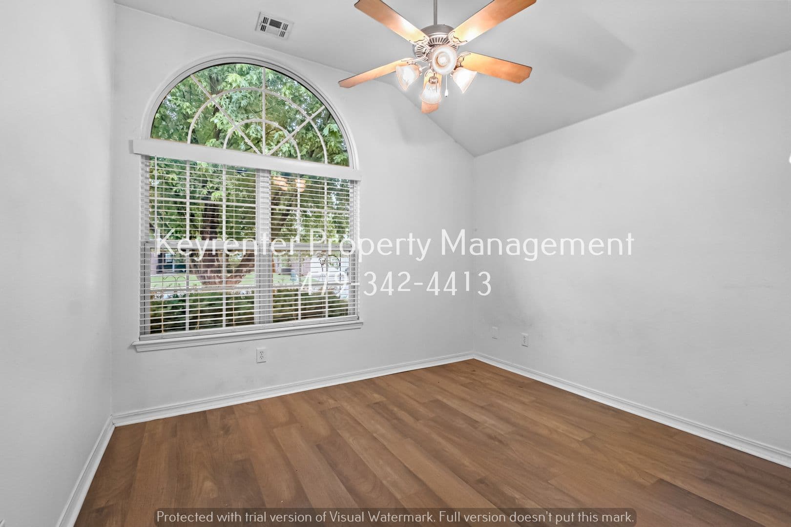 Bentonville House: 3703 Surrey Ave