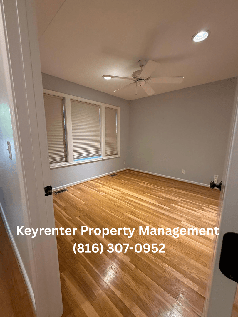 Kansas City House: 207 W 34th St