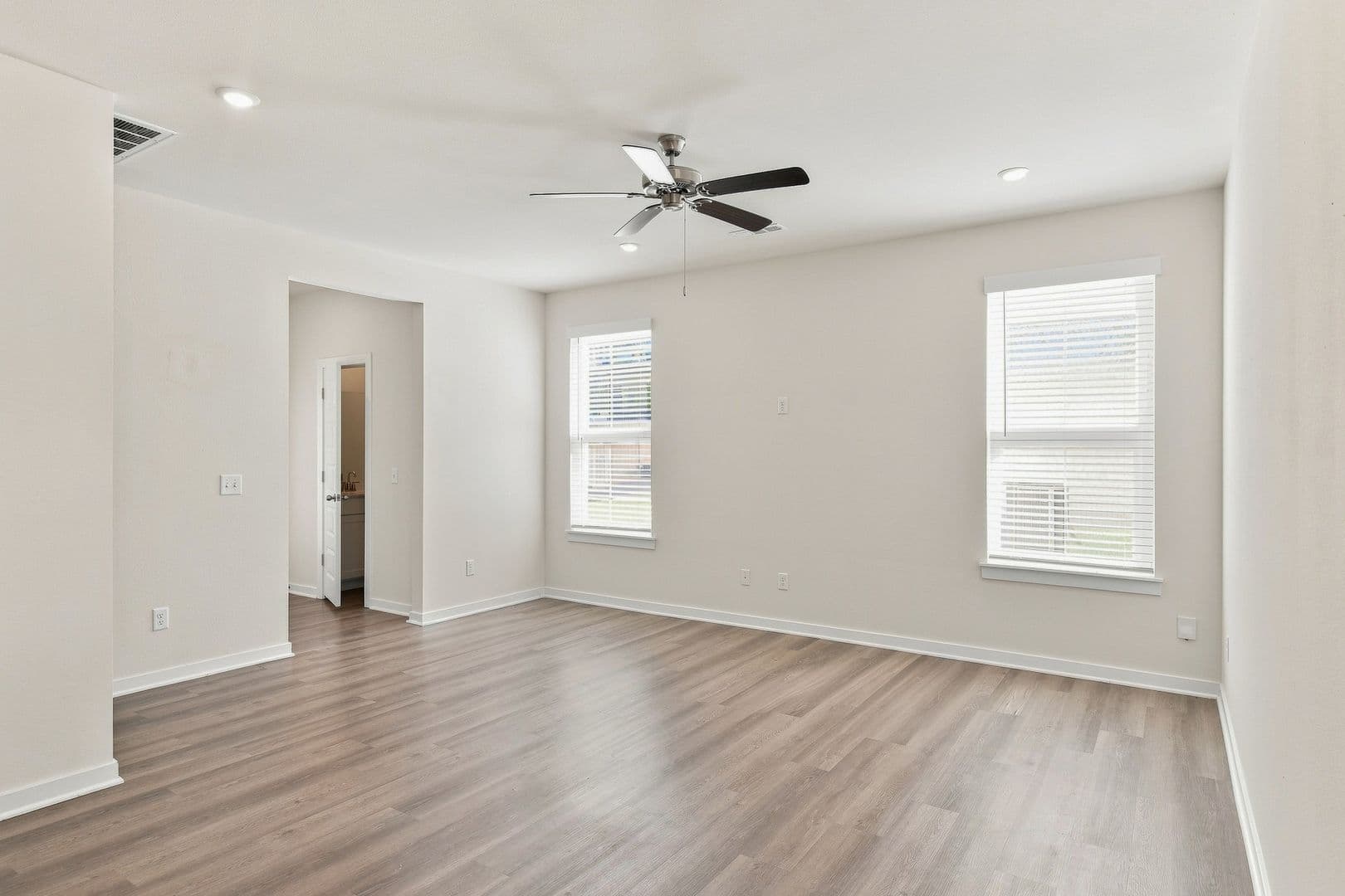 Fayetteville House: 4802 W Planetree St
