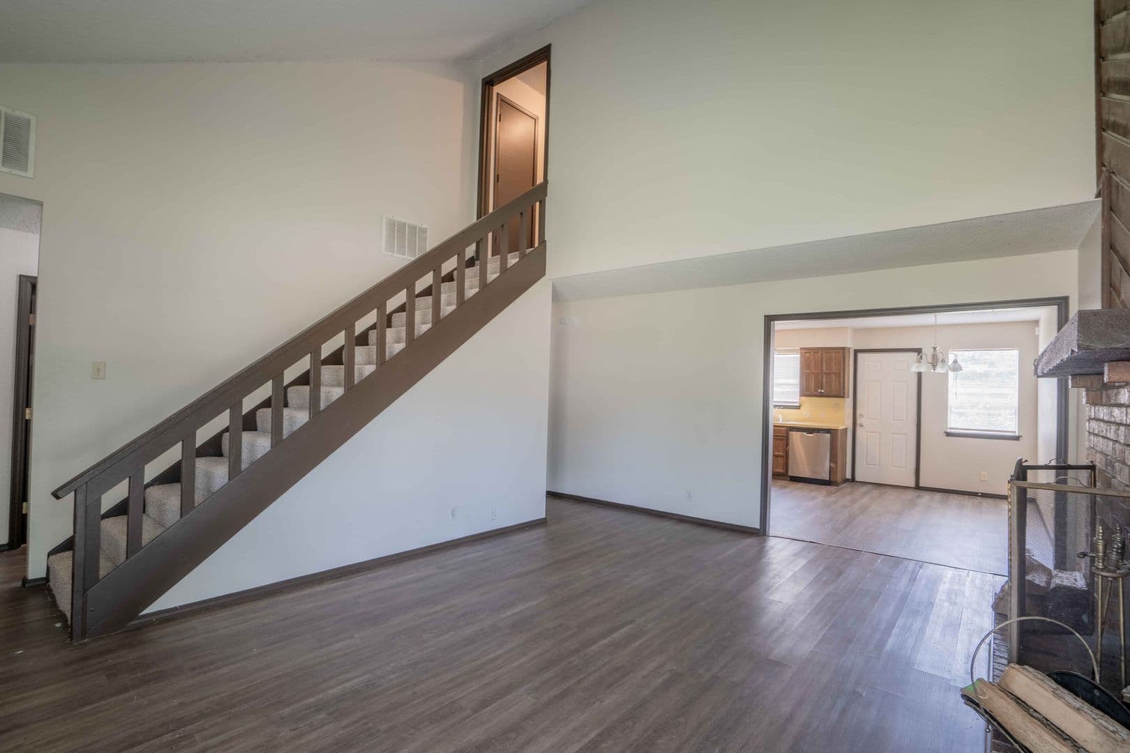 Broken Arrow Apartment: 2321 W Galveston St