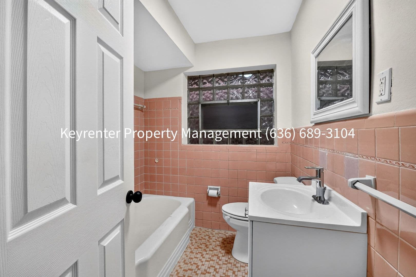 Saint Louis House: 5855 Pershing Ave