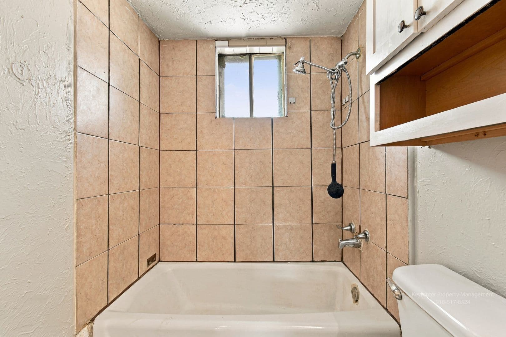 Tulsa House: 1072B N Irvington Ave