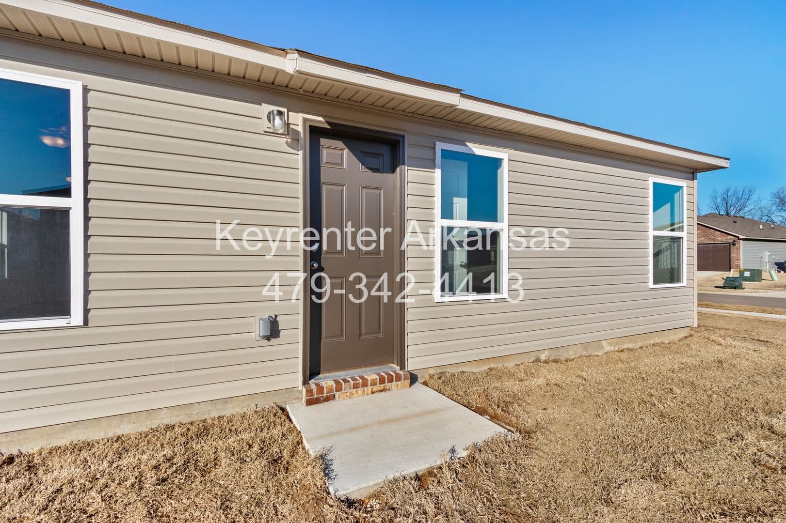 Fayetteville House: 846 E Sparrow Way