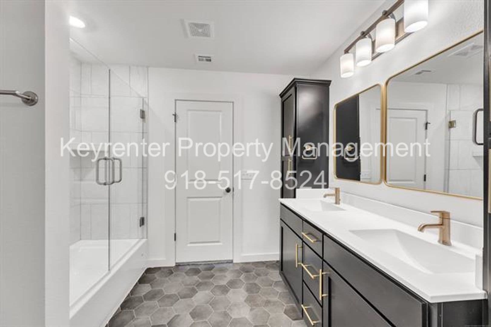 Broken Arrow House: 7104 S Kalanchoe Ave