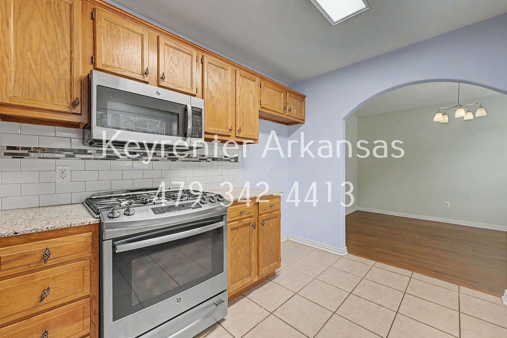 Bentonville House: 3801 SW Carriageway