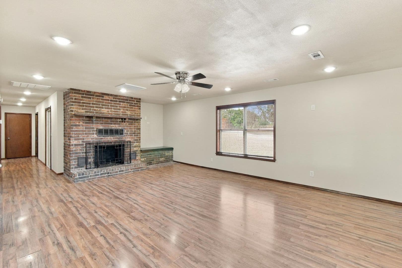 Bentonville House: 13917 Rolling Hills Rd