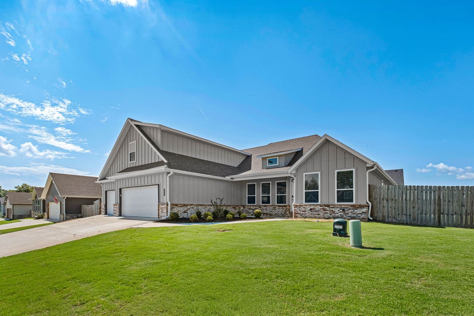 Prairie Grove House: 823 Mueller Way