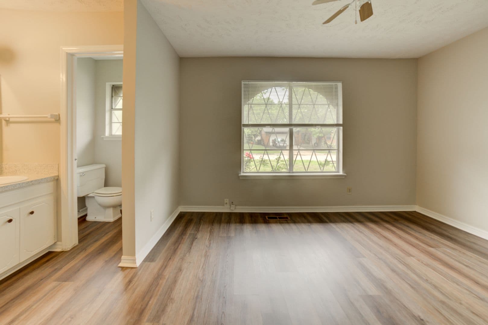 Claremore House: 1109 W 14th Pl