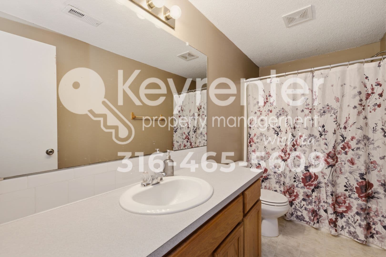 Mulvane House: 1823 N Country Walk Ln