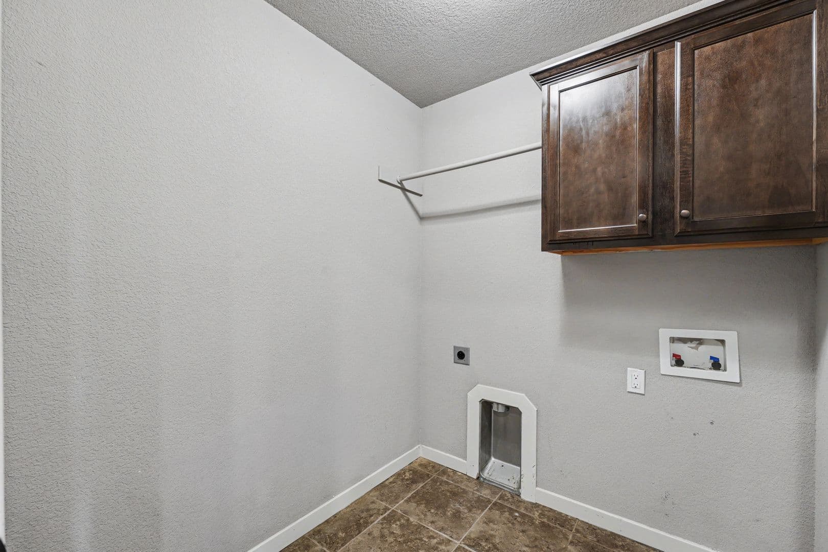 Springdale House: 3862 Kirkbridge Pl