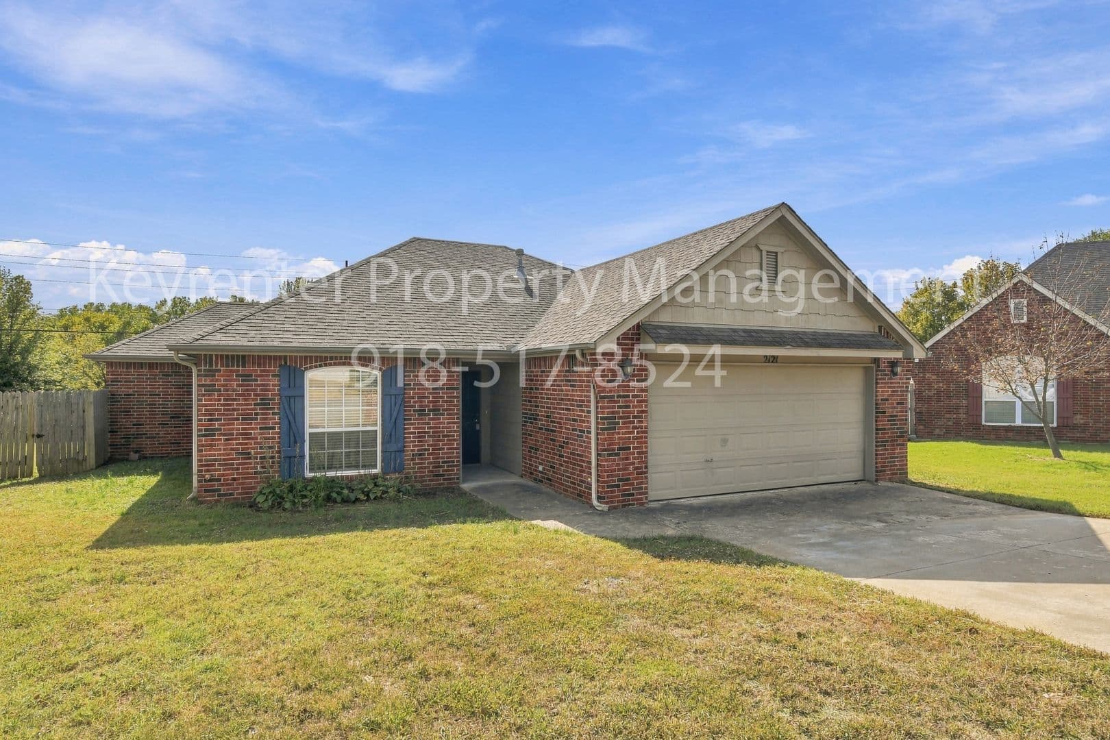Collinsville House: 2121 W Oak St