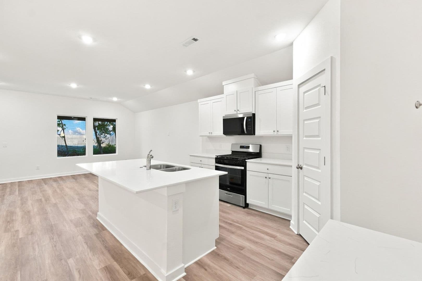 Fayetteville House: 4560 W Triangle St