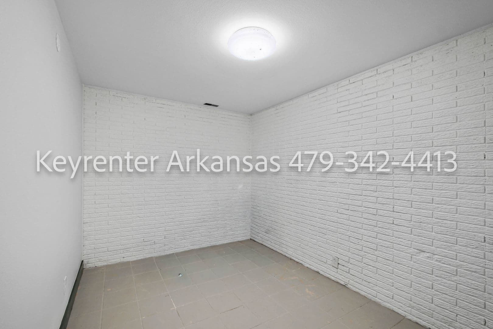 Fayetteville House: 4480 E Trough Spring Rd