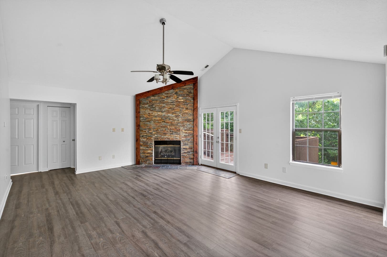 Indianapolis House: 8937 Summer Walk Dr E
