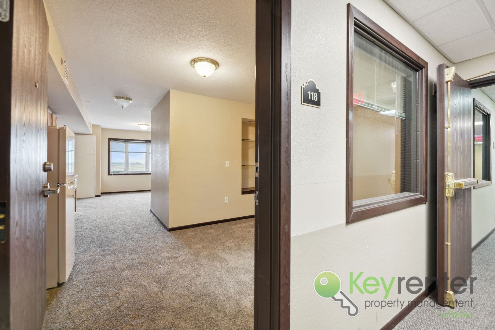 Lyons Apartment: 1411 S Douglas Ave