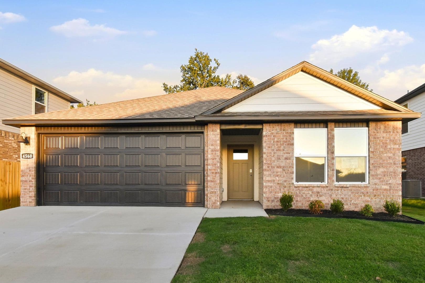 Fayetteville House: 4560 W Triangle St