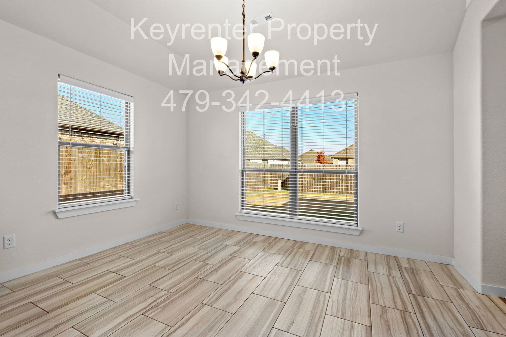 Fayetteville House: 4532 W Newton Ave