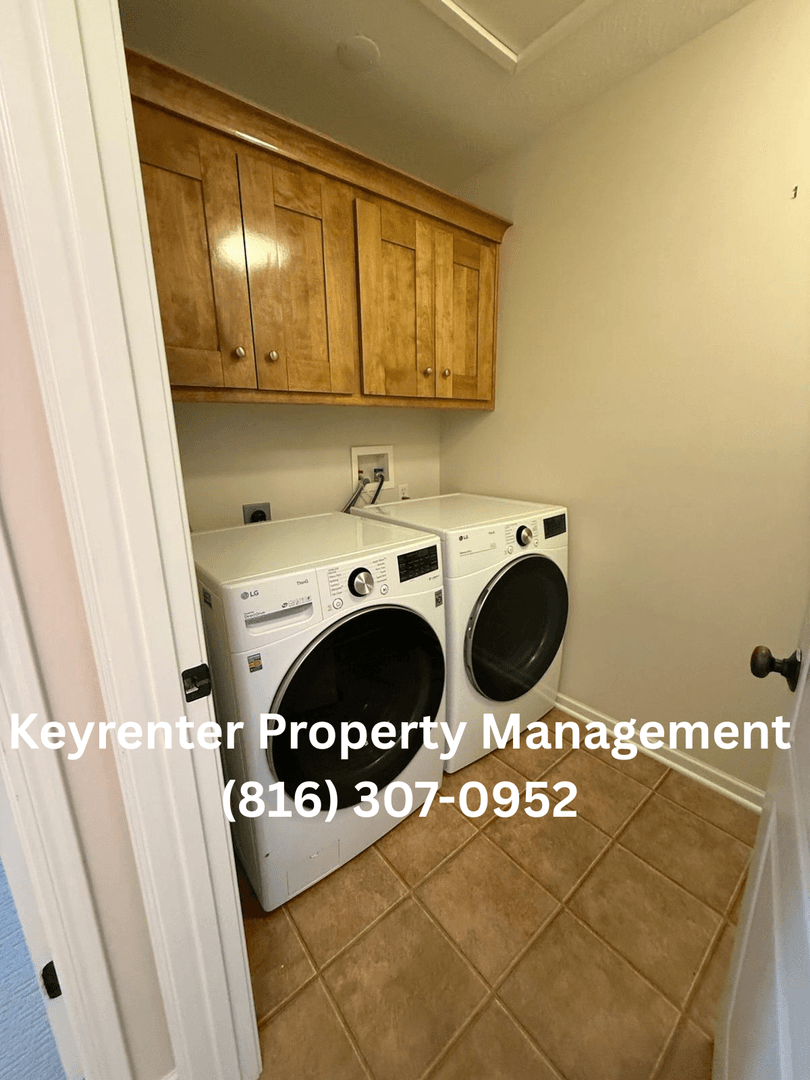 Kansas City House: 207 W 34th St