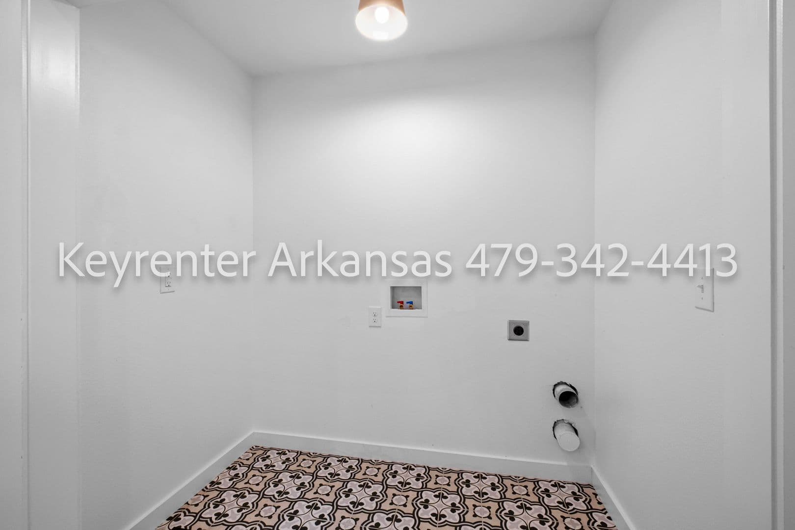Fayetteville House: 4480 E Trough Spring Rd