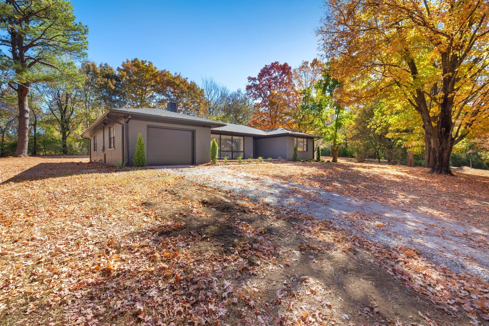 Fayetteville House: 2096 Box Ave