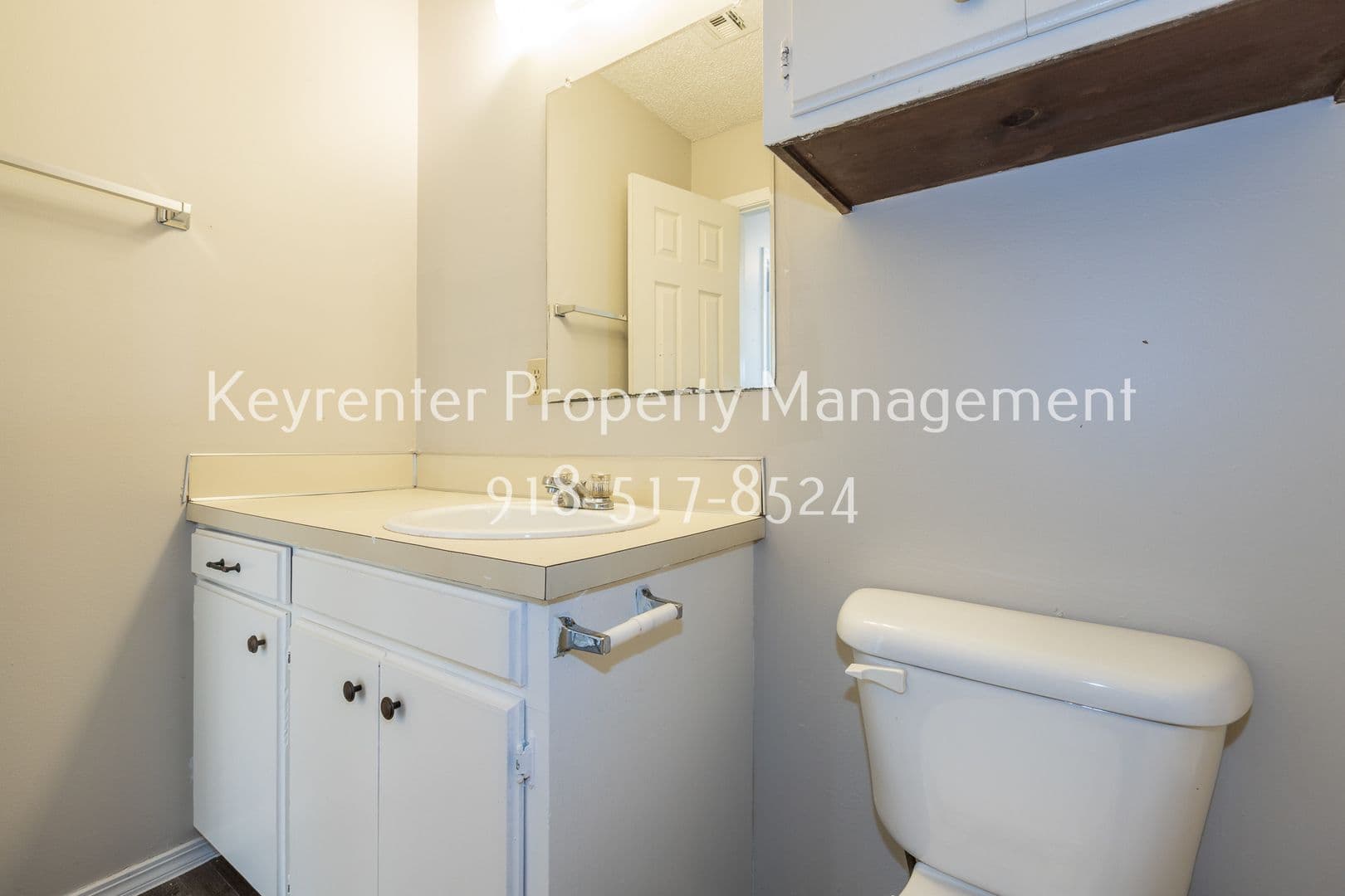 Claremore Apartment: 1421 W Lillian St