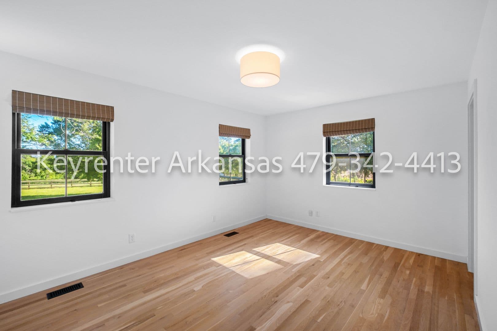 Fayetteville House: 4480 E Trough Spring Rd