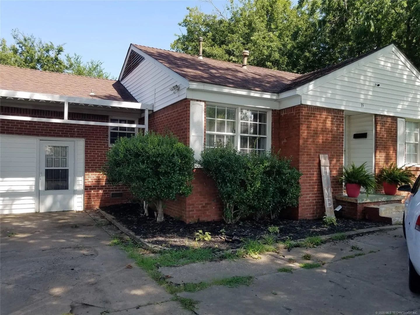 Tulsa House: 35 S Joplin Ave