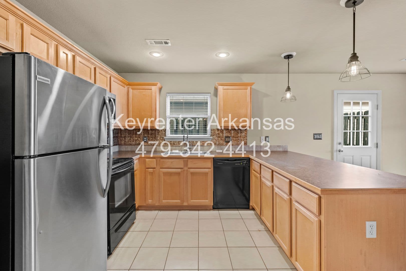 Fayetteville House: 1481 S Holland Dr