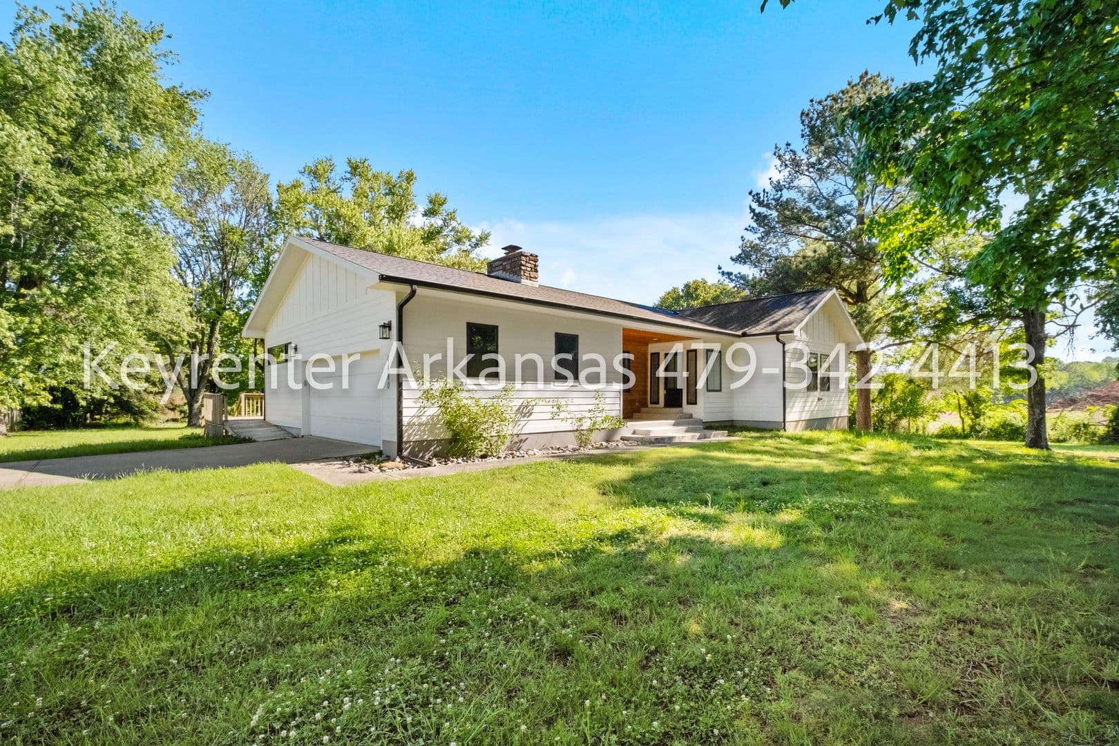 Fayetteville House: 4480 E Trough Spring Rd