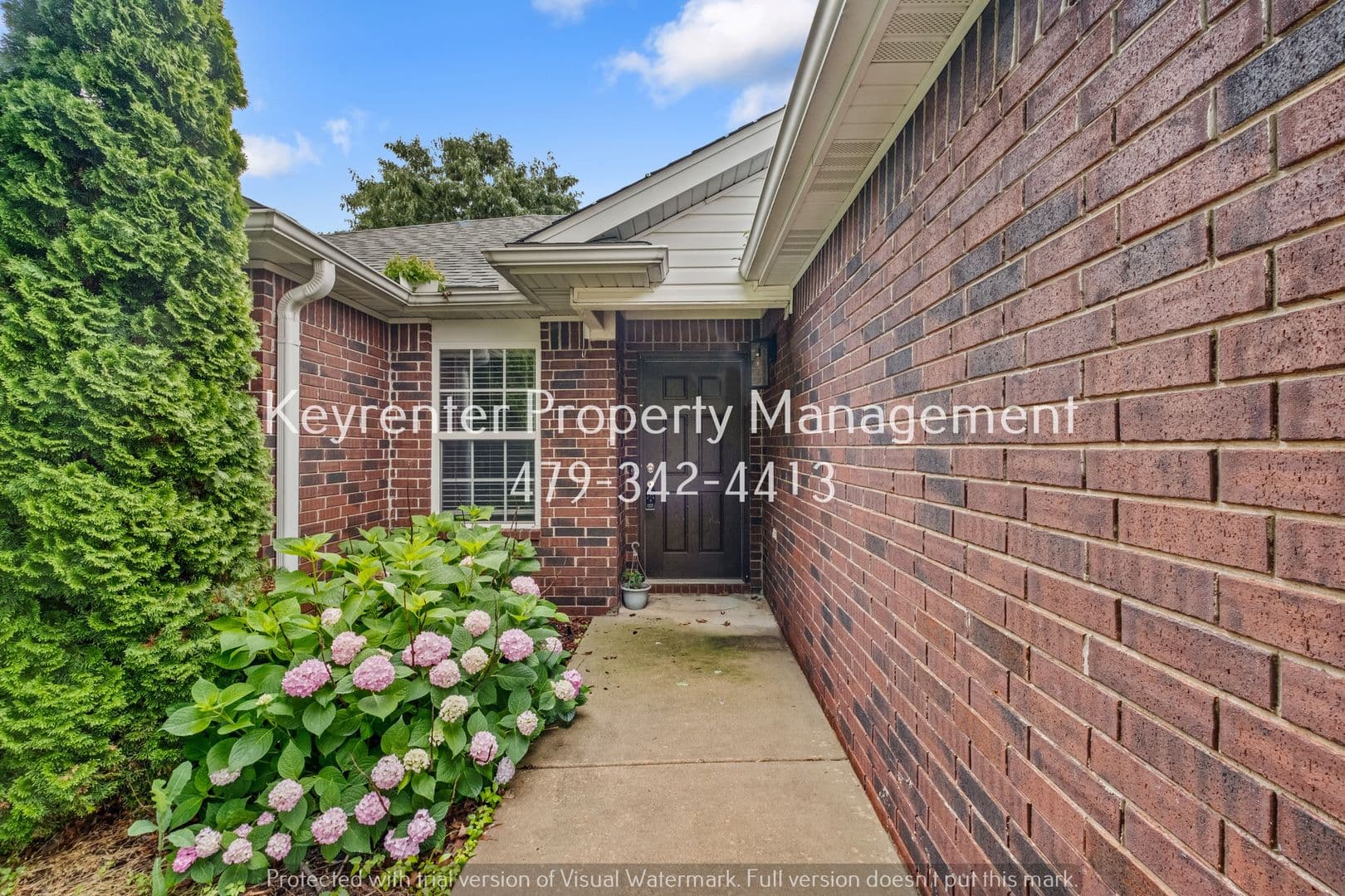 Bentonville House: 3703 Surrey Ave