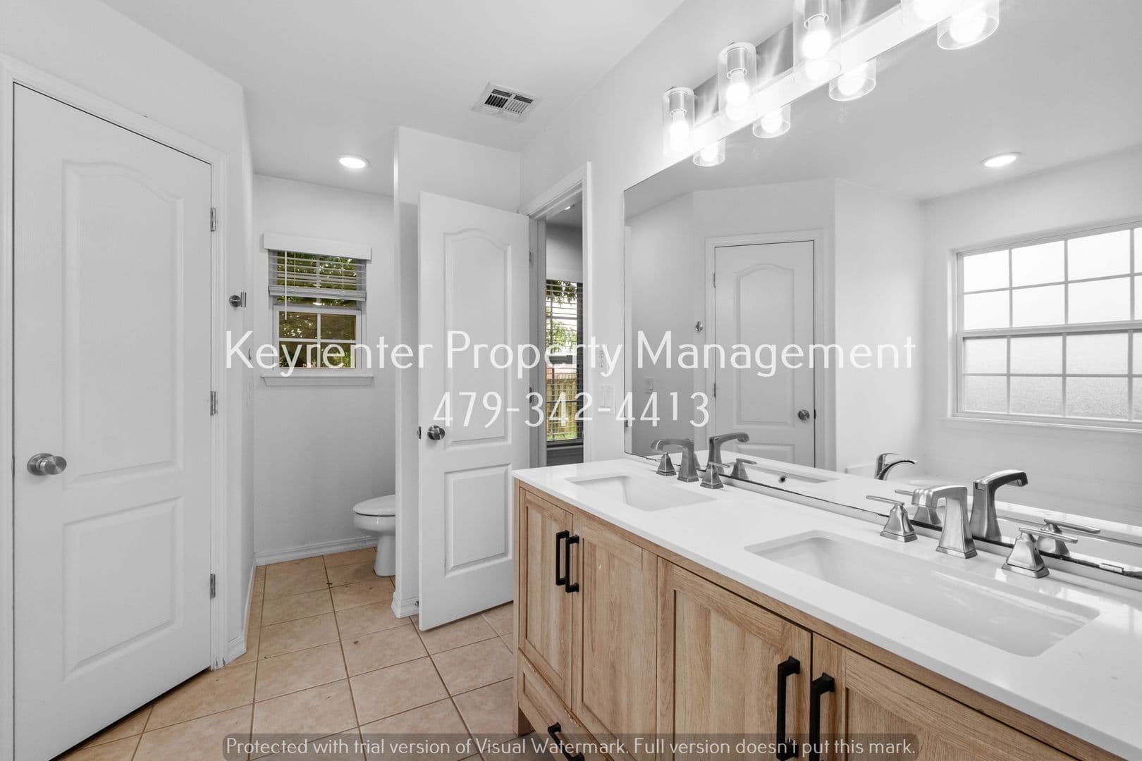 Bentonville House: 3703 Surrey Ave