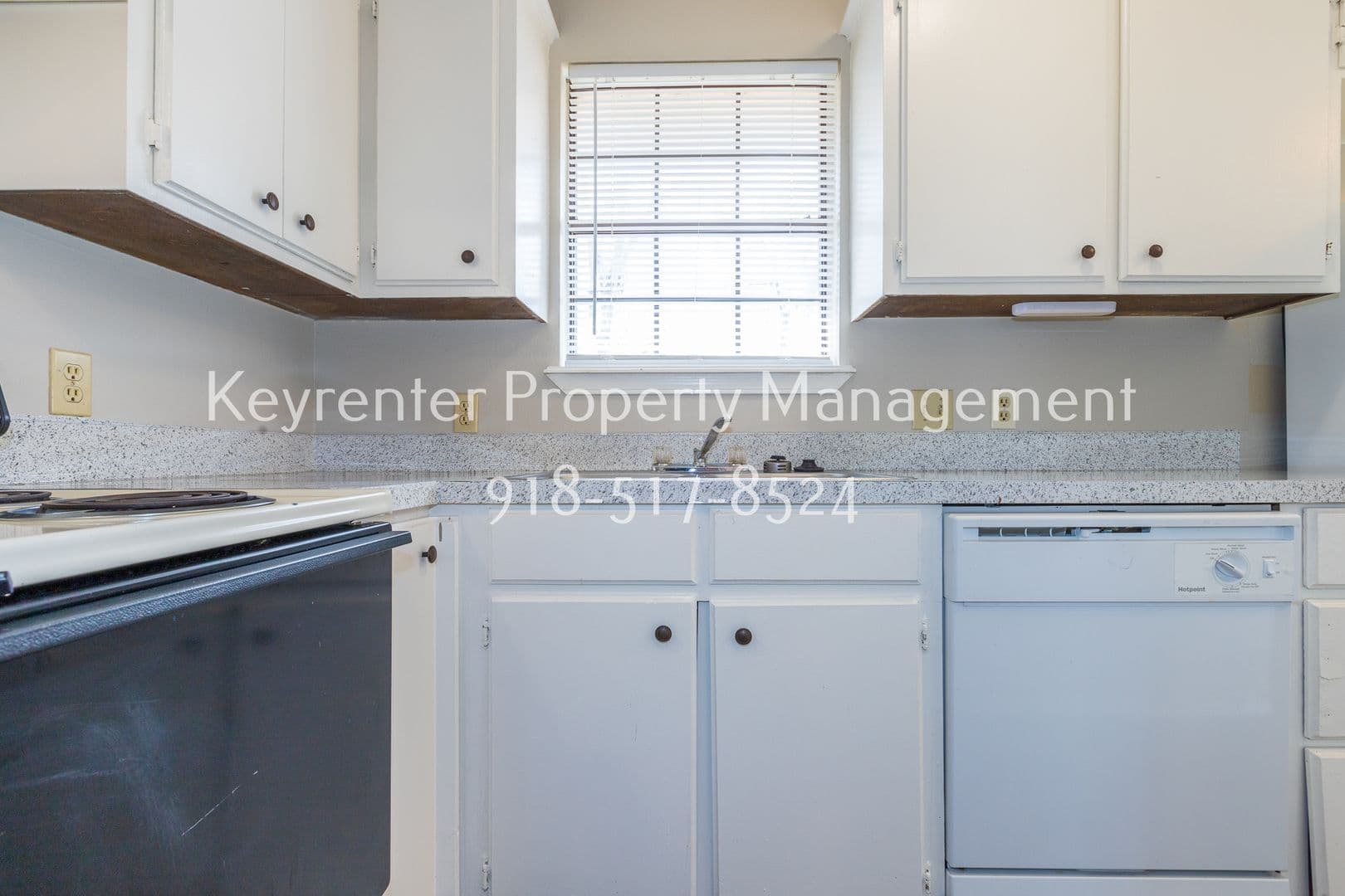 Claremore Apartment: 1421 W Lillian St