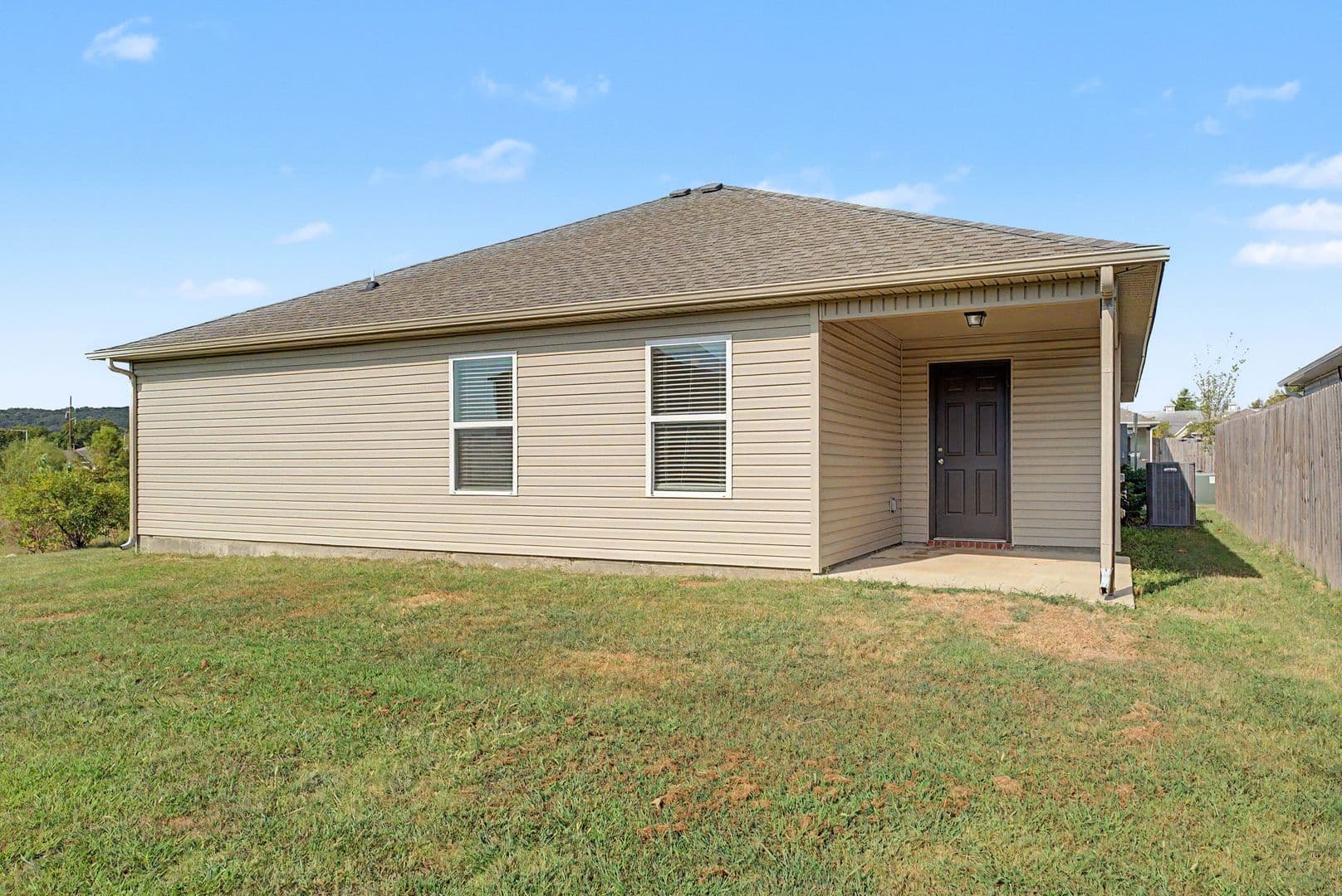 Fayetteville House: 1236 S Nighthawk