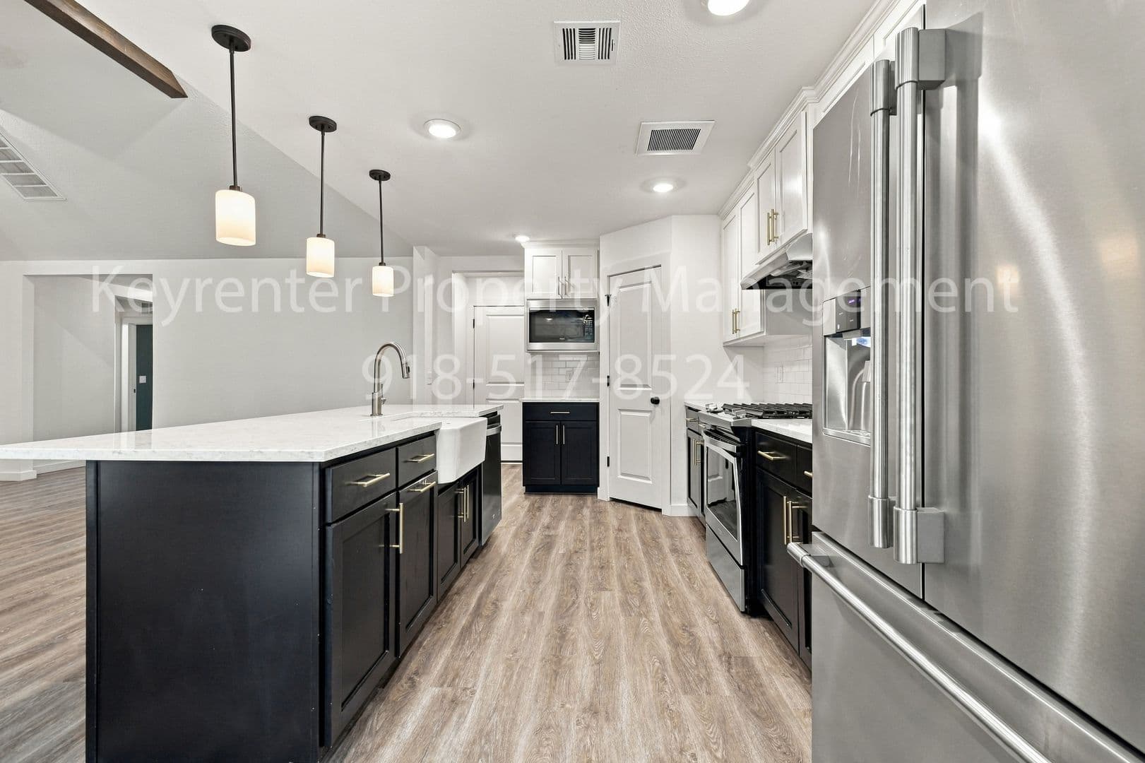 Broken Arrow House: 7104 S Kalanchoe Ave