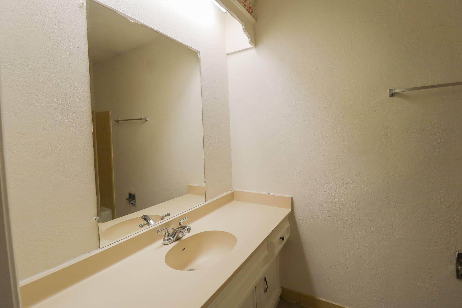 Tulsa Apartment: 3914 E 60th Pl