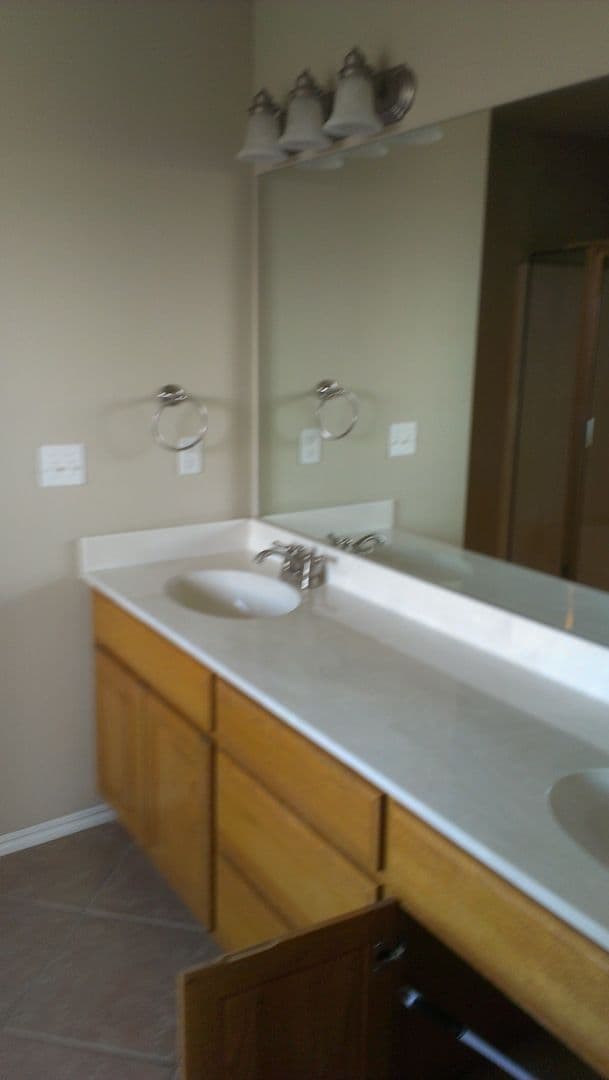 Jenks House: 2005 W 119th St S