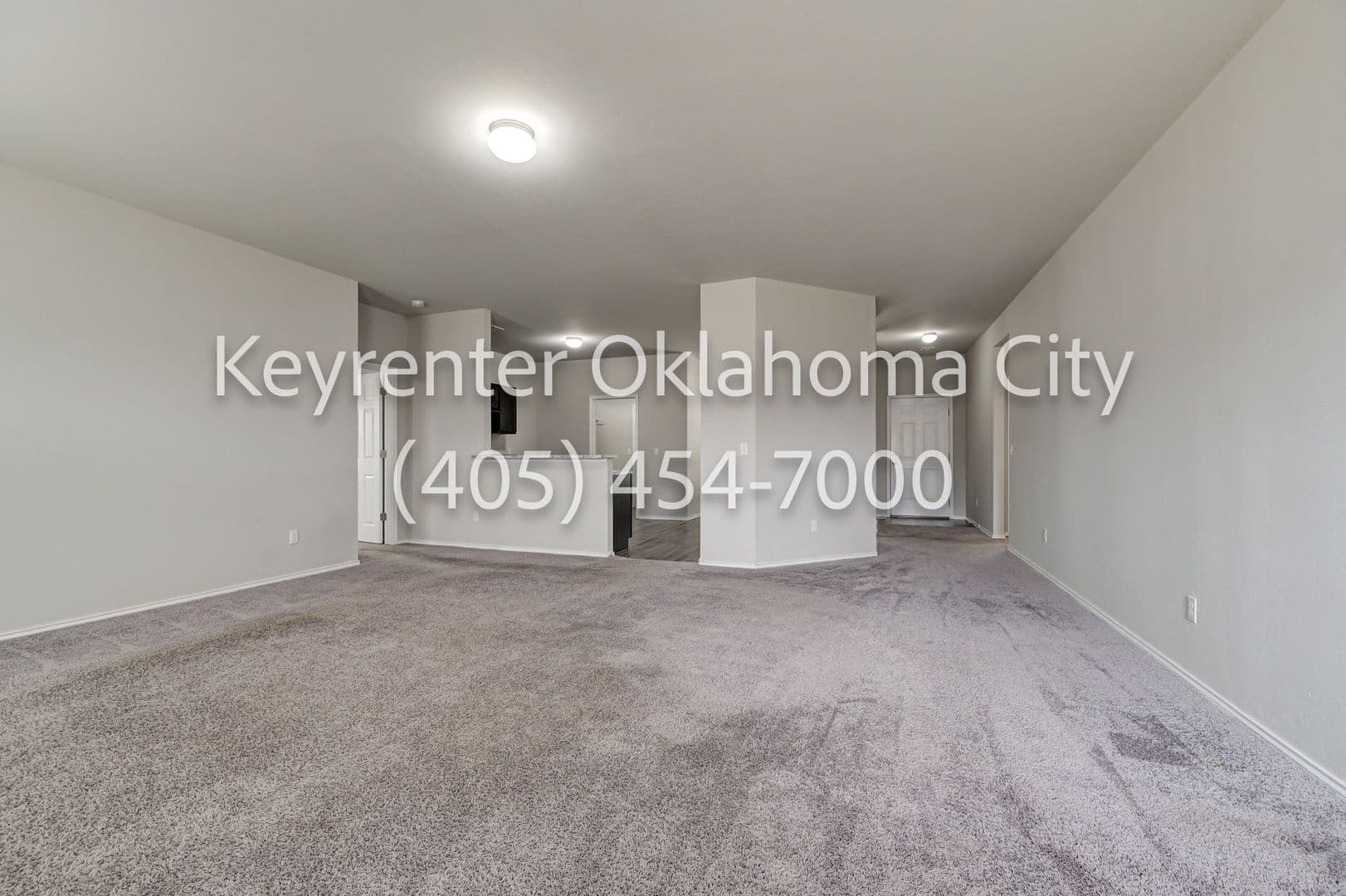 Newcastle House: 316 Karlee Ln