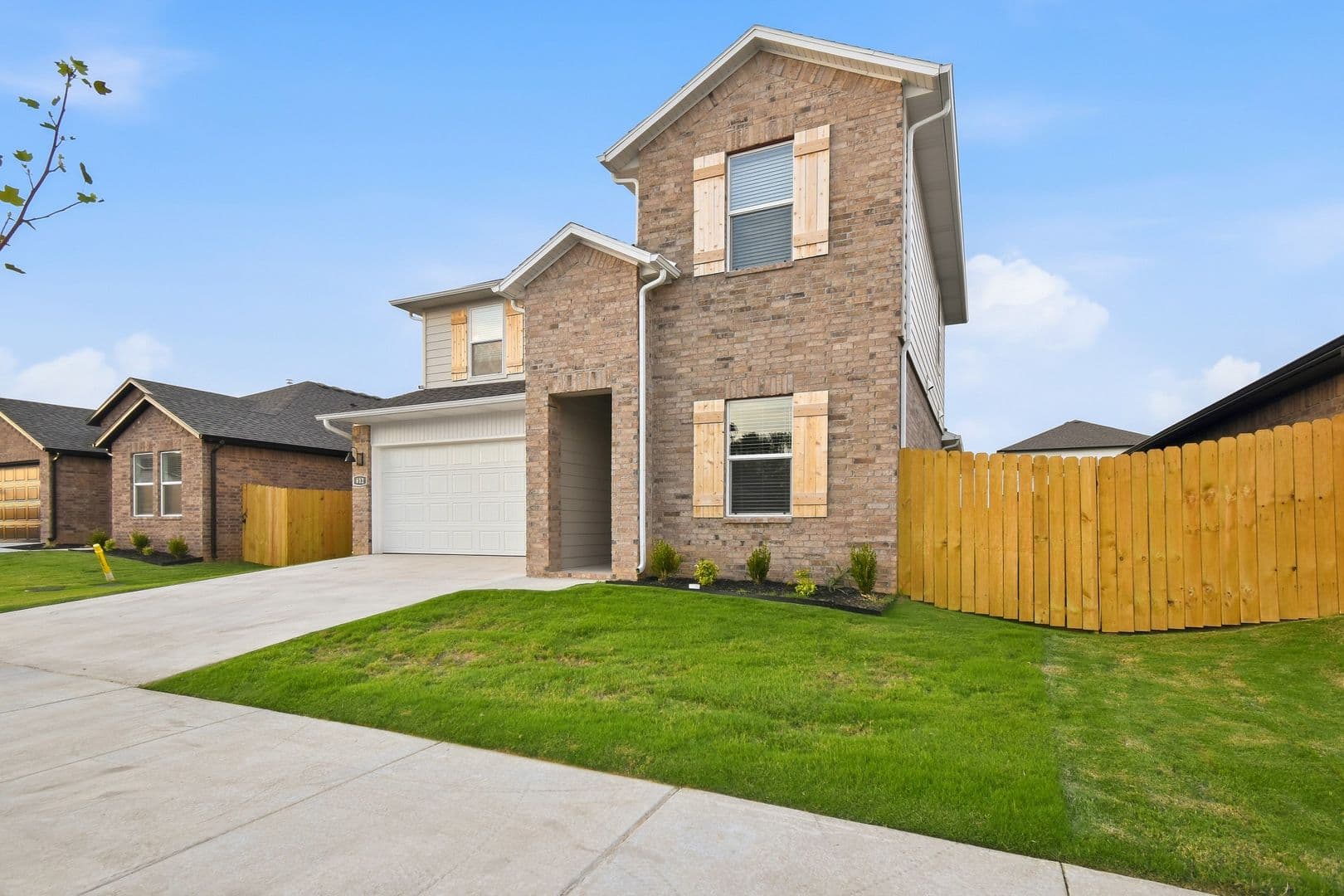Fayetteville House: 612 S Neon Ave