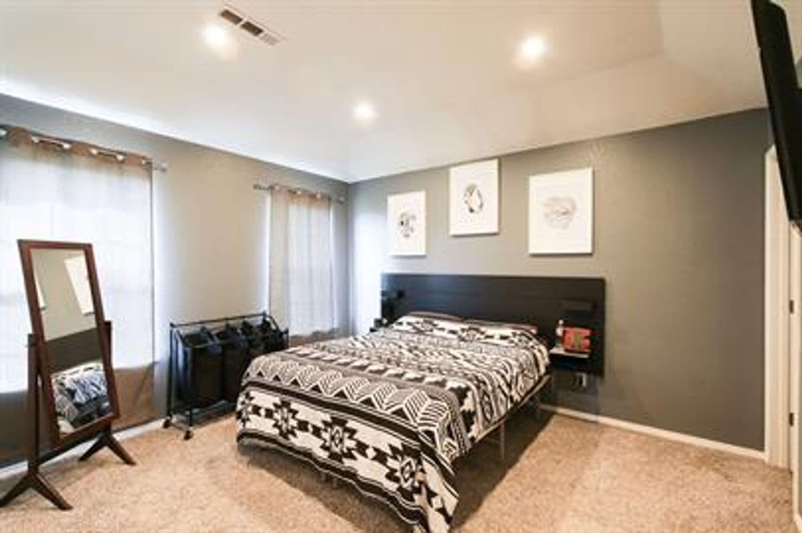 Fayetteville House: 1243 Oleander Lane
