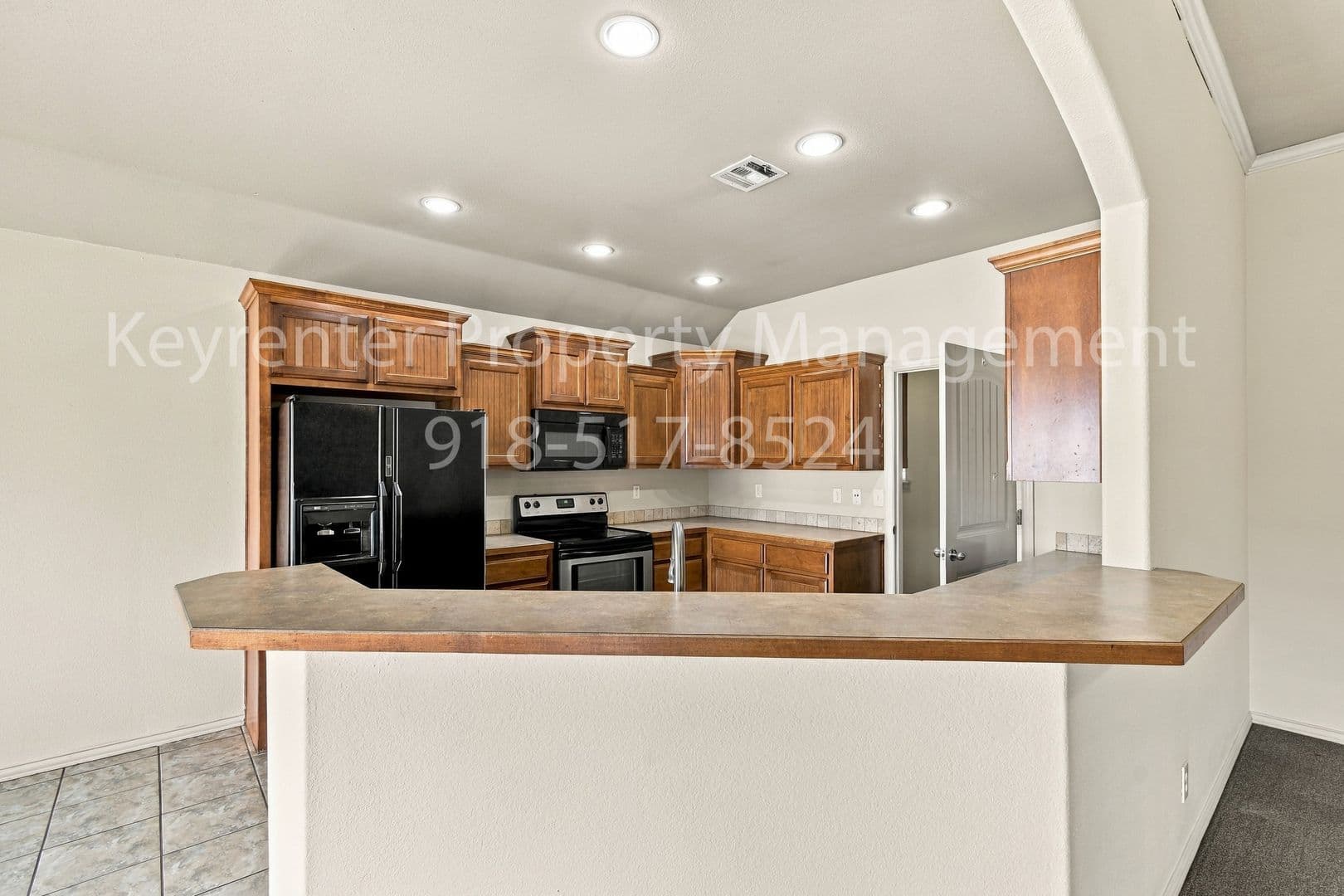 Collinsville House: 2121 W Oak St