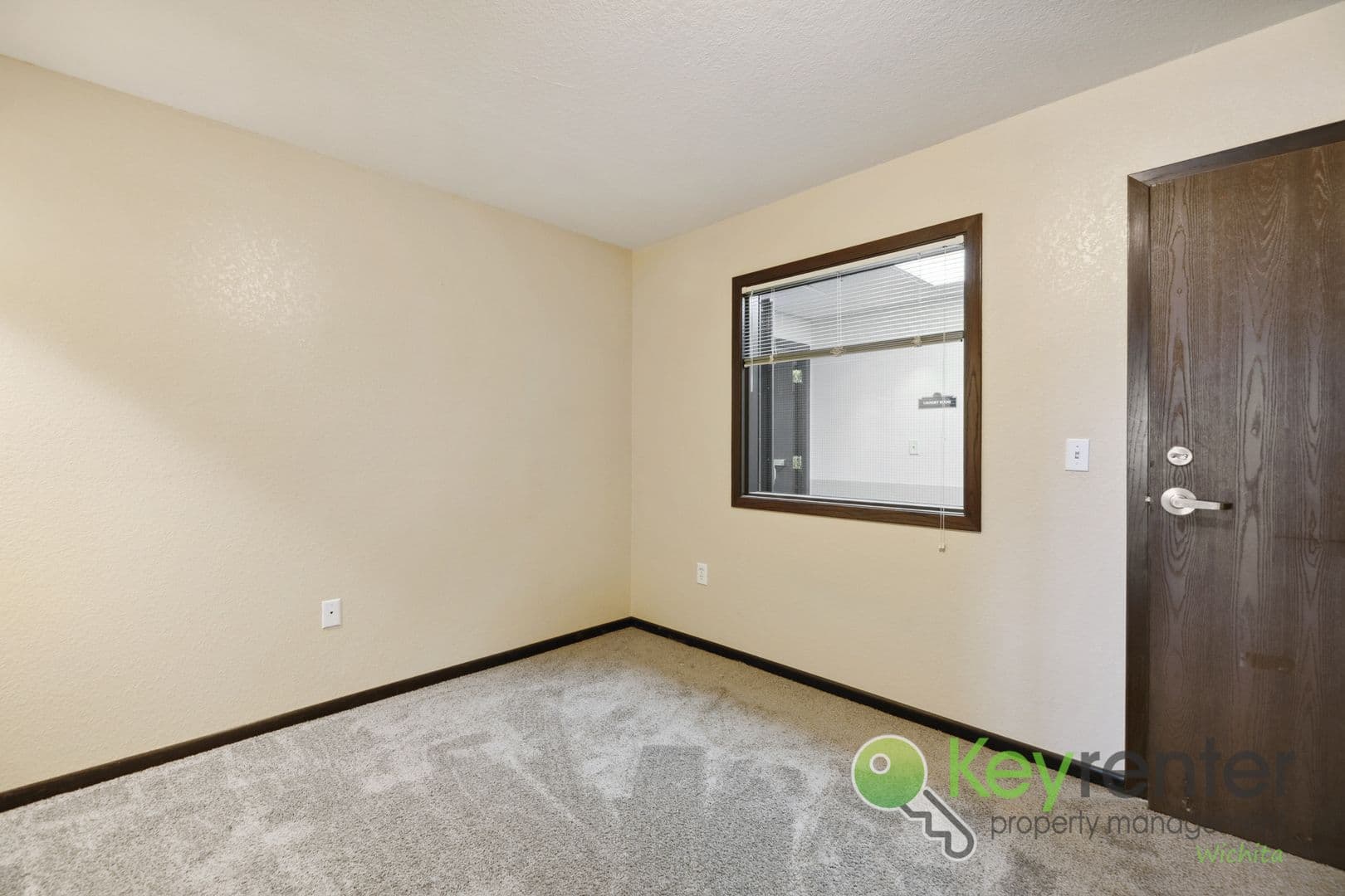 Lyons Apartment: 1411 S Douglas Ave