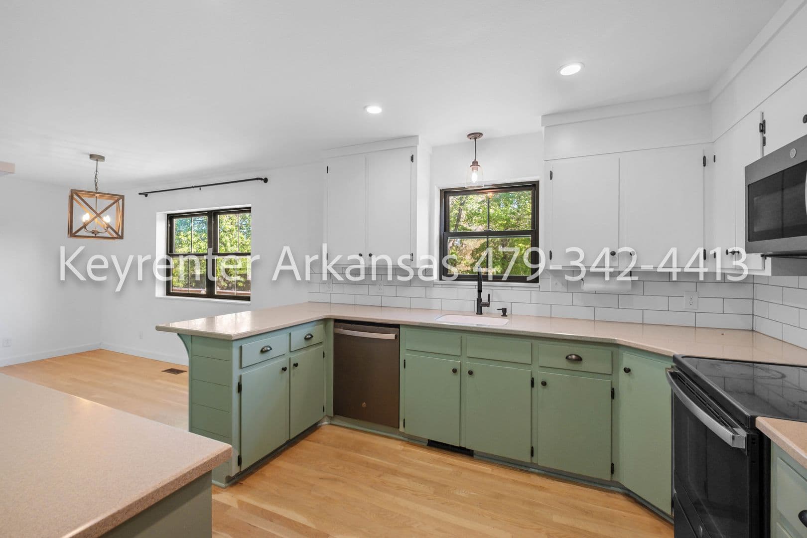 Fayetteville House: 4480 E Trough Spring Rd